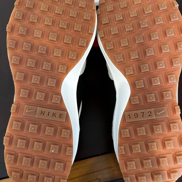 Nike White and Black Athletic Shoes BRAND NEW - Picture 11 of 12